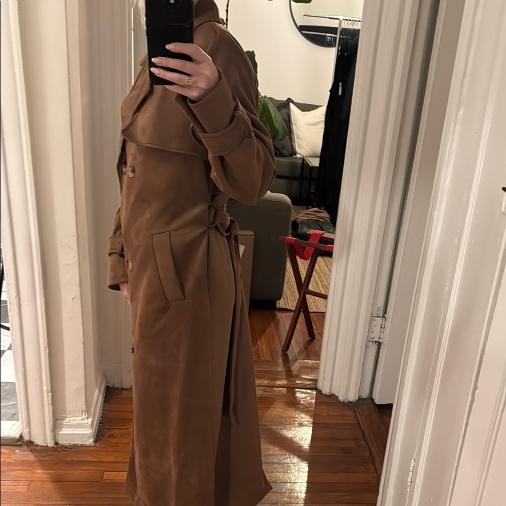 Classic Tan Double-Breasted Women's Trench Coat - Picture 4 of 5